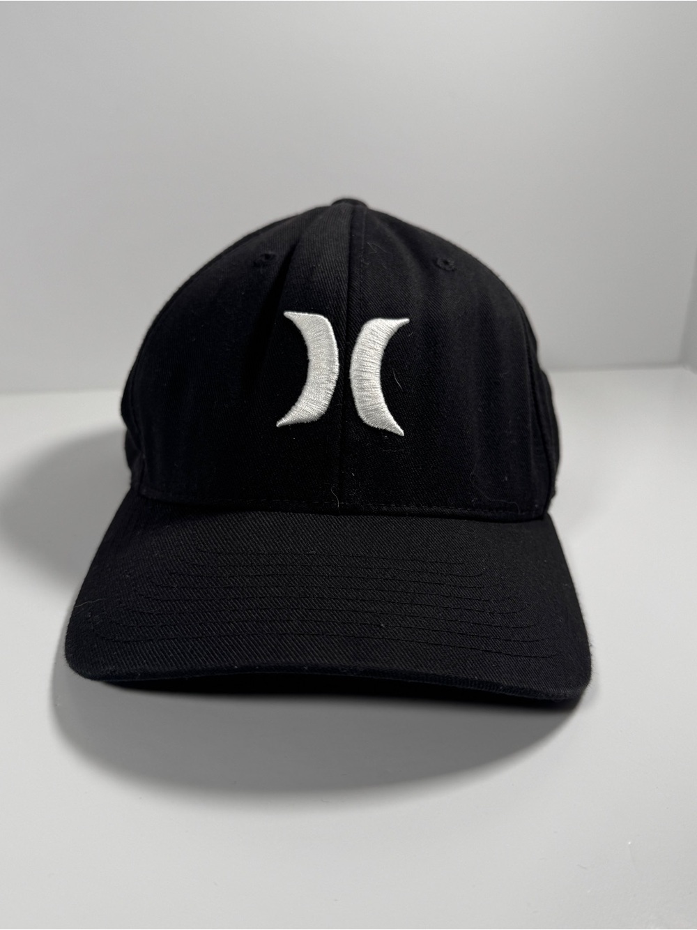 Hurley Black Cap with Embroidered Logo OS